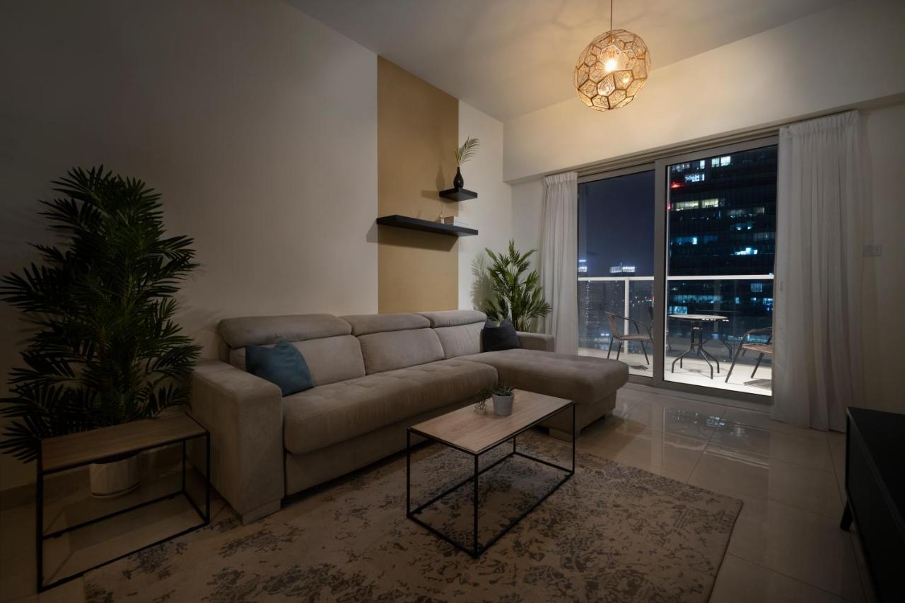 Appartamento Unlock Metropolis Business Bay Dubai Esterno foto